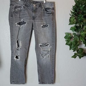 &DENIM H&M Girlfriend Fit Low Rise Distressed Jean
